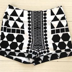 bebe chic mini black & white pattern dress shorts